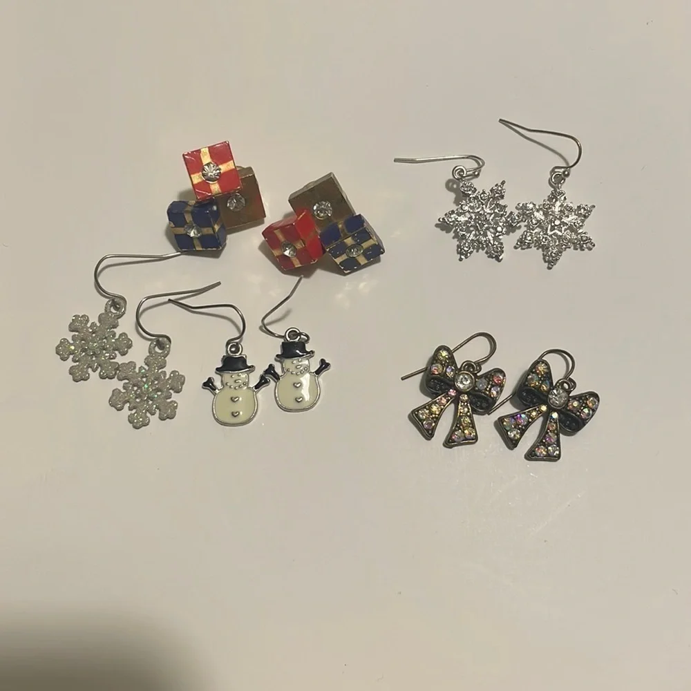 CHRISTMAS VINTAGE EARRINGS BUNDLE​​​​​​​ - Picture 4 of 7